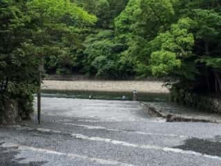 伊勢神宮　五十鈴川御手洗場