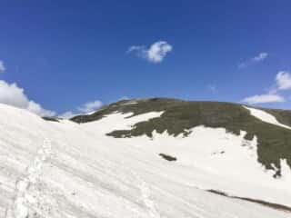 雪に覆われた月山登山道