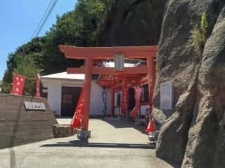 江洞窟　鳥居
