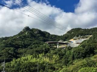 頂上周辺の岩石