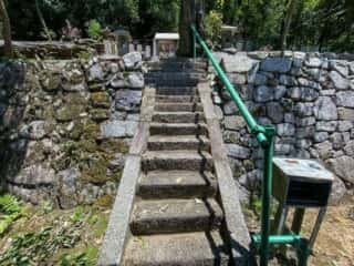 末刀岩上神社 参道の階段