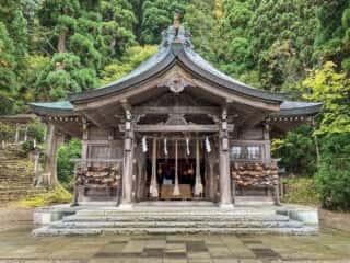 真山神社 拝殿