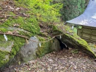 丹内山神社　アラハバキ大神の磐座