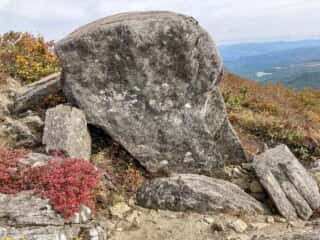 姫神山 山頂巨石群