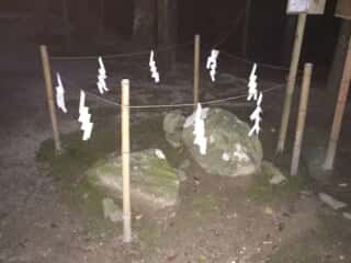 伊勢神宮遥拝所の磐座