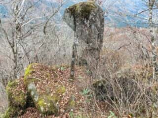 石上登山道 兜岩