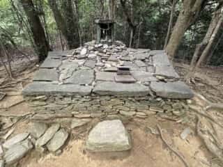 八倉比賣神社磐座