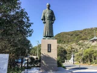 中浜万次郎の像