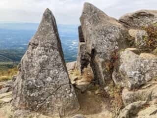 姫神山 山頂の巨石群