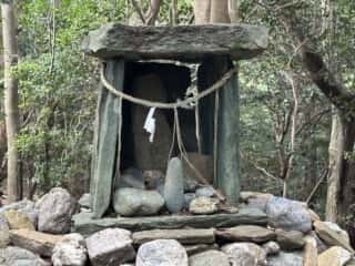 八倉比賣神社磐座