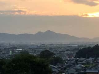 檜原神社から二上山を望む　(笠縫邑比定地)
