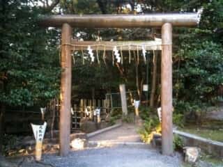 木嶋神社 (蚕の社)　元糺の池への鳥居
