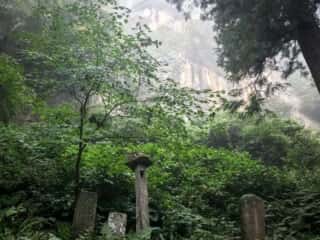 宝珠山立石寺の巨石