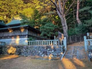 黄金山神社　境内