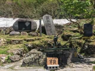 湯殿山信仰碑