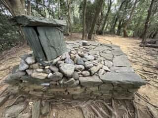 八倉比賣神社磐座