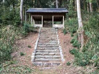 白山神社　参道の階段　船来山 (伊久良河宮比定地)