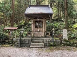 早池峰神社の境内