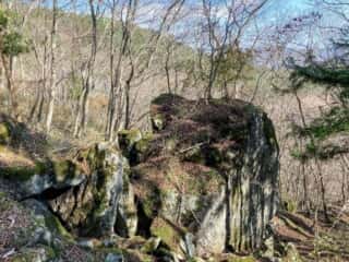 室根山　室根神社参道沿いの巨石