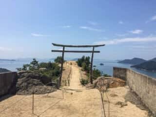 小瀬の重岩 (小瀬石鎚神社) 参道