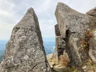 姫神山 山頂の巨石群
