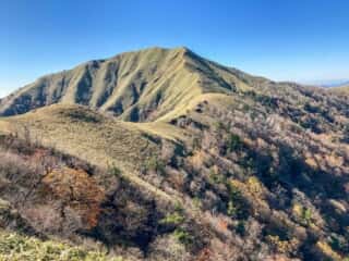 剣山・次郎笈 登山道から眺める「馬の背」