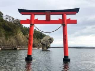 瓶子岩　江差の厳島神社