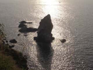 上立神岩と日の出を望む