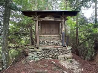 友内山頂上の高千穂神社拝殿