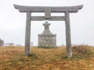 「天叢雲剣出顕之地」を祀る