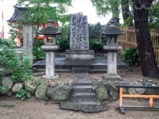 旧御門土塀の碑