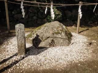千度石　鵝形石　與喜天満神社