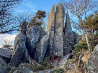 五葉山　山頂近くの巨石