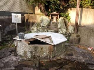 沼島 八角井戸