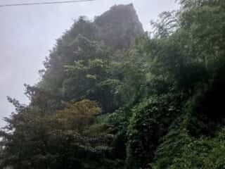 宝珠山立石寺の巨石