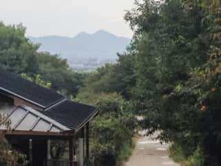 檜原神社 から二上山を望む (笠縫邑比定地)