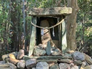 八倉比賣神社 磐座