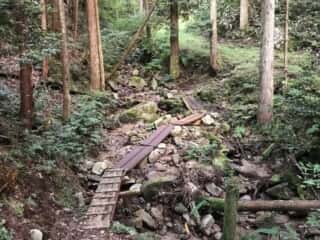 熊野神社遺跡内の道