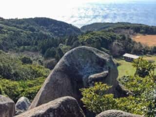 唐人石巨石群から太平洋を望む