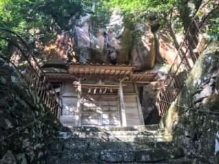 赤岩神社　拝殿と赤岩