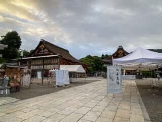 八坂神社　境内