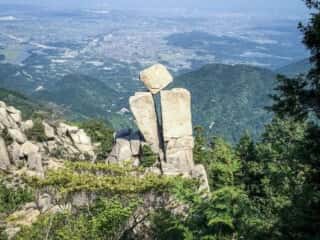 御在所岳 地蔵岩 見事な自然界のバランス！