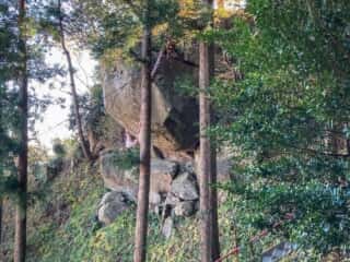 釣石神社　磐座