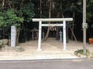 神明神社　境内