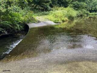石の塔へ向かう山道