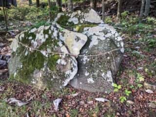 松山寺 (女石神社)の磐座