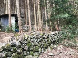 若杉山遺跡の積石段