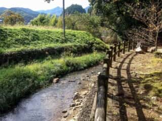 阿紀神社そばを流れる宇田川支流　(宇多秋宮比定地)