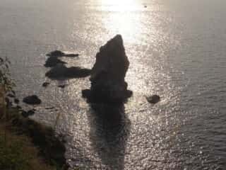 上立神岩と日の出を望む