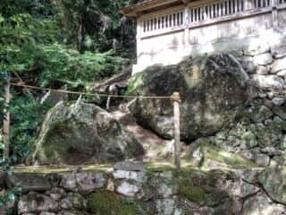 掌石（たなごころいし）沓形石（くつがたいし）與喜天満神社 (伊豆加志本宮比定地)